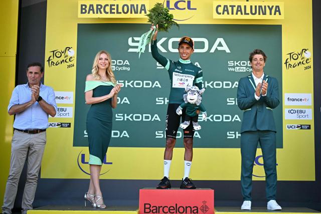 Netcompany INEOS team's Colombian rider Egan Bernal celebrates on the podium with the best sprinter's green jersey after the 1st stage of the 113th edition of the Tour de France cycling race, a 19 km team time trial stage in and around Barcelona in northeastern Spain, on July 4, 2026. (Photo by Loic VENANCE / AFP)