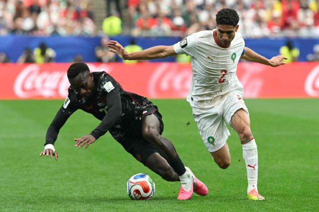 Canada's midfielder #25 Nathan Saliba and Morocco's defender #02 Achraf Hakimi fight for the ball during the 2026 World Cup round of 16 football match between Canada and Morocco at the Houston Stadium in Houston on July 4, 2026.  (Photo by RONALDO SCHEMIDT / AFP)