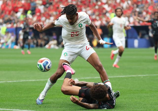 Morocco's defender #25 Redouane Halhal and Canada's midfielder #17 Tajon Buchanan fight for the ball during the 2026 World Cup round of 16 football match between Canada and Morocco at the Houston Stadium in Houston on July 4, 2026.  (Photo by Thomas COEX / AFP)