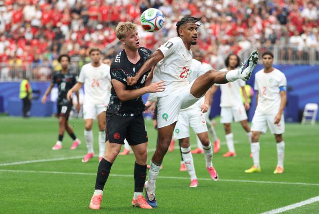 Canada's defender #04 Luc de Fougerolles and Morocco's defender #25 Redouane Halhal fight for the ball during the 2026 World Cup round of 16 football match between Canada and Morocco at the Houston Stadium in Houston on July 4, 2026.  (Photo by Thomas COEX / AFP)
