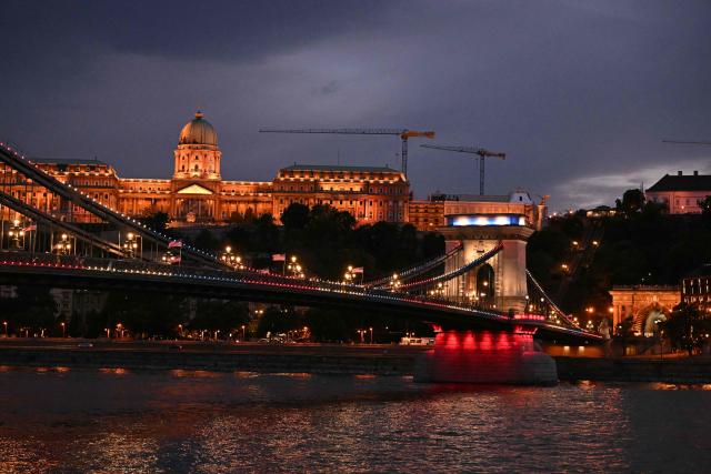 Hungary’s oldest bridge, the Chain Bridge is illuminated in the colors of the United States flag in downtown Budapest on July 4, 2026. The iconic landmark is illuminated in red, white and blue to mark the 250th anniversary of American independence. The special lighting transforms one of Budapest’s most recognizable symbols into a striking tribute spanning the Danube. (Photo by Attila KISBENEDEK / AFP)