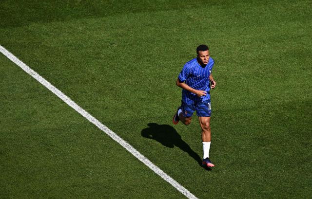 France's forward #10 Kylian Mbappe warms up ahead of the 2026 World Cup round of 16 football match between Paraguay and France at the Philadelphia Stadium in Philadelphia on July 4, 2026.  (Photo by Jewel SAMAD / AFP)