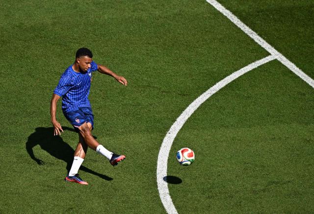 France's forward #10 Kylian Mbappe warms up ahead of the 2026 World Cup round of 16 football match between Paraguay and France at the Philadelphia Stadium in Philadelphia on July 4, 2026.  (Photo by Jewel SAMAD / AFP)