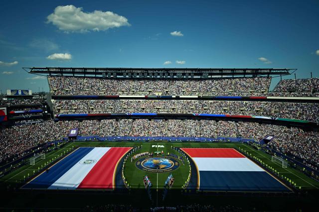 France and Paraguay players stand for their national anthems ahead of the 2026 World Cup round of 16 football match between Paraguay and France at the Philadelphia Stadium in Philadelphia on July 4, 2026.  (Photo by Jewel SAMAD / AFP)