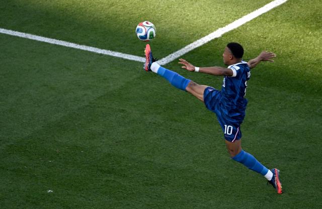France's forward #10 Kylian Mbappe controls the ball during the 2026 World Cup round of 16 football match between Paraguay and France at the Philadelphia Stadium in Philadelphia on July 4, 2026.  (Photo by Jewel SAMAD / AFP)
