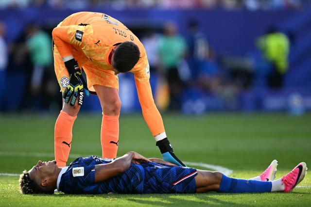 France's forward #20 Desire Doue reacts on the ground past Paraguay's goalkeeper #12 Orlando Gill during the 2026 World Cup round of 16 football match between Paraguay and France at the Philadelphia Stadium in Philadelphia on July 4, 2026.  (Photo by MAURO PIMENTEL / AFP)