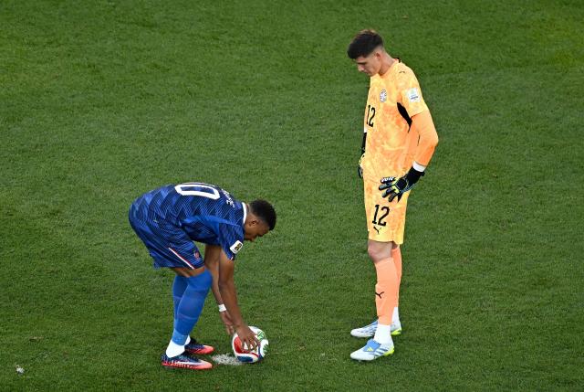 France's forward #10 Kylian Mbappe places the ball on the penalty spot next to Paraguay's goalkeeper #12 Orlando Gill during the 2026 World Cup round of 16 football match between Paraguay and France at the Philadelphia Stadium in Philadelphia on July 4, 2026.  (Photo by Jewel SAMAD / AFP)