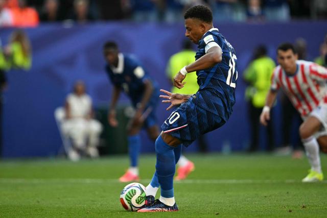 France's forward #10 Kylian Mbappe scores his team's first goal from the penalty spot during the 2026 World Cup round of 16 football match between Paraguay and France at the Philadelphia Stadium in Philadelphia on July 4, 2026.  (Photo by MAURO PIMENTEL / AFP)