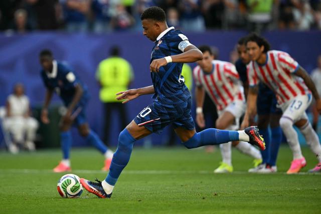 France's forward #10 Kylian Mbappe scores his team's first goal from the penalty spot during the 2026 World Cup round of 16 football match between Paraguay and France at the Philadelphia Stadium in Philadelphia on July 4, 2026.  (Photo by MAURO PIMENTEL / AFP)