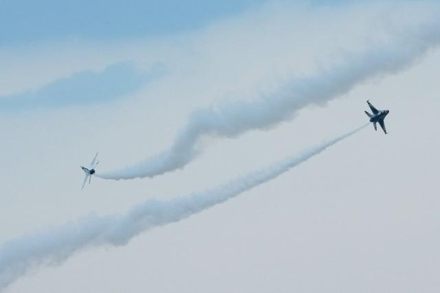 US Air Force Thunderbirds perform during the "Salute to America" Independence Day celebration on the National Mall in Washington, DC, on July 4, 2026. The nation is marking the 250th anniversary of the United States Declaration of Indpendence. (Photo by Ken Cedeno / AFP)