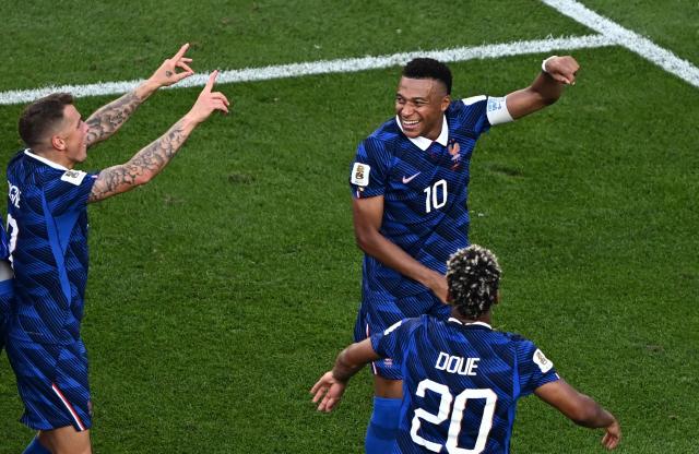 France's forward #10 Kylian Mbappe and teammates defender #03 Lucas Digne and forward #20 Desire Doue celebrate after winning the 2026 World Cup round of 16 football match between Paraguay and France at the Philadelphia Stadium in Philadelphia on July 4, 2026.  (Photo by Jewel SAMAD / AFP)