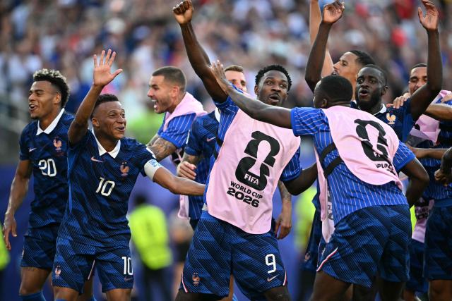France's forward #10 Kylian Mbappe celebrates with teammates after winning the 2026 World Cup round of 16 football match between Paraguay and France at the Philadelphia Stadium in Philadelphia on July 4, 2026.  (Photo by MAURO PIMENTEL / AFP)