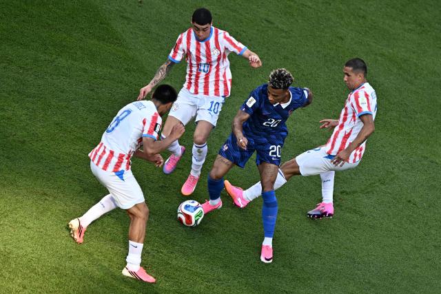 France's forward #20 Desire Doue controls the ball before being fouled by Paraguay's midfielder #08 Diego Gomez in the penalty box during the 2026 World Cup round of 16 football match between Paraguay and France at the Philadelphia Stadium in Philadelphia on July 4, 2026.  (Photo by Jewel SAMAD / AFP)
