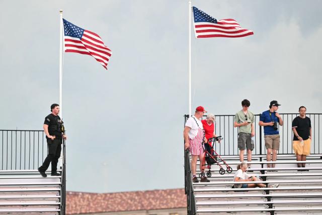 Law enforcement officials ask attendees to evacuate due to thunderstorms in the area during the "Salute to America" Independence Day celebration on the National Mall in Washington, DC, on July 4, 2026. The nation is marking the 250th anniversary of the United States Declaration of Indpendence. (Photo by Mandel NGAN / AFP)