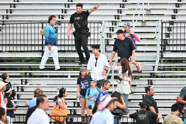 Law enforcement officials ask attendees to evacuate due to thunderstorms in the area during the "Salute to America" Independence Day celebration on the National Mall in Washington, DC, on July 4, 2026. The nation is marking the 250th anniversary of the United States Declaration of Indpendence. (Photo by Mandel NGAN / AFP)