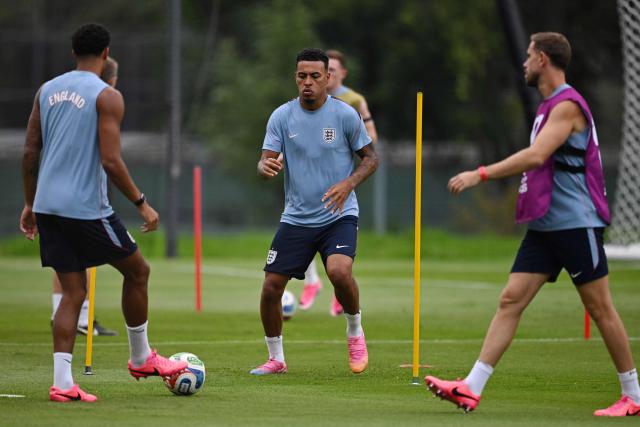 England's midfielder #17 Morgan Rogers (C) takes part in a training session at the Pumas training grounds in Mexico City on July 4, 2026, on the eve of the 2026 World Cup round of 16 football match between Mexico and England. (Photo by CARL DE SOUZA / AFP)