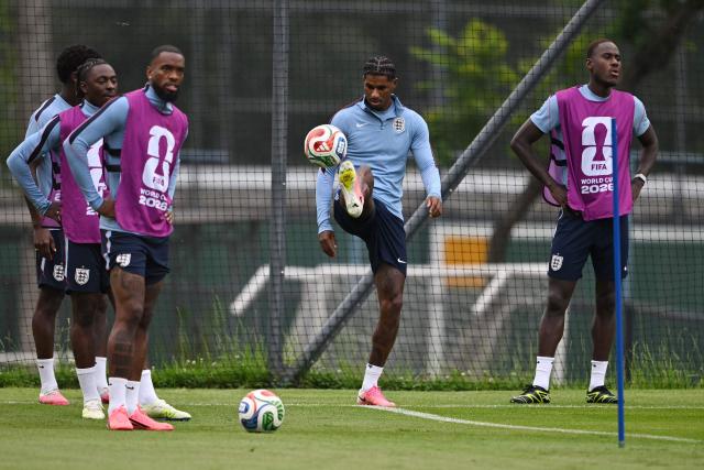 England's forward #11 Marcus Rashford (C) takes part in a training session at the Pumas training grounds in Mexico City on July 4, 2026, on the eve of the 2026 World Cup round of 16 football match between Mexico and England. (Photo by CARL DE SOUZA / AFP)