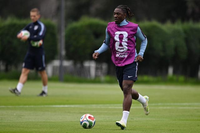 England's midfielder #21 Eberechi Eze takes part in a training session at the Pumas training grounds in Mexico City on July 4, 2026, on the eve of the 2026 World Cup round of 16 football match between Mexico and England. (Photo by CARL DE SOUZA / AFP)