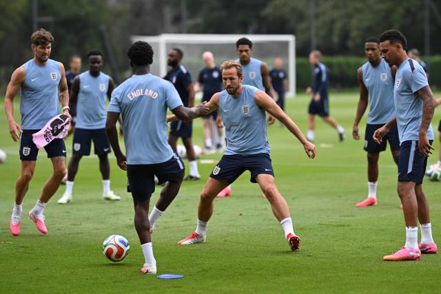 England's forward #09 Harry Kane takes part in a training session at the Pumas training grounds in Mexico City on July 4, 2026, on the eve of the 2026 World Cup round of 16 football match between Mexico and England. (Photo by CARL DE SOUZA / AFP)