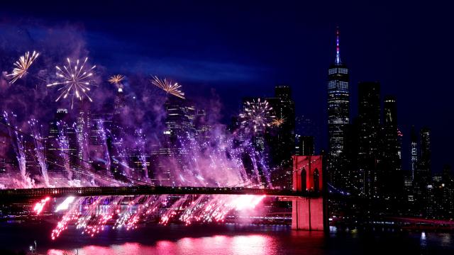 TOPSHOT - Fireworks light up the Brooklyn Bridge during the Macy's Fourth of July Fireworks celebration in New York City, on July 4, 2026. (Photo by Leonardo MUNOZ / AFP)
