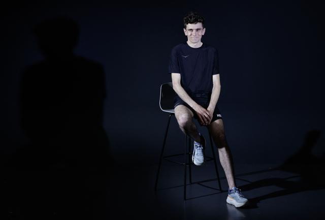 (FILES) Latest winner of the Ultra Trail du Mont Blanc 2024 as an amateur athlete, now elite runner for the brand Hoka, Vincent Bouillard poses during a photo session in Paris, on April 2, 2025. Revealed by his success at the UTMB in 2024, Vincent Bouillard became, on 28 June 2026, the first French trail runner to win the Western States 100, another benchmark ultra-race in California, though he insists that "the competitive spirit" does not come naturally to him. (Photo by STEPHANE DE SAKUTIN / AFP)