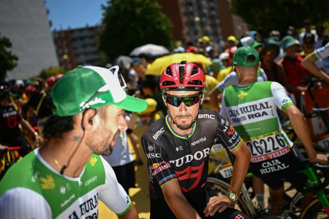 Caja Rural - Seguros RGA team's Colombian rider Fernando Gaviria (L) and Tudor Pro Cycling Team's French rider Julian Alaphilippe await the start of the 2nd stage of the 113th edition of the Tour de France cycling race, 168,5 km between Tarragona and Barcelona in northeastern Spain, on July 5, 2026. (Photo by Loic VENANCE / AFP)