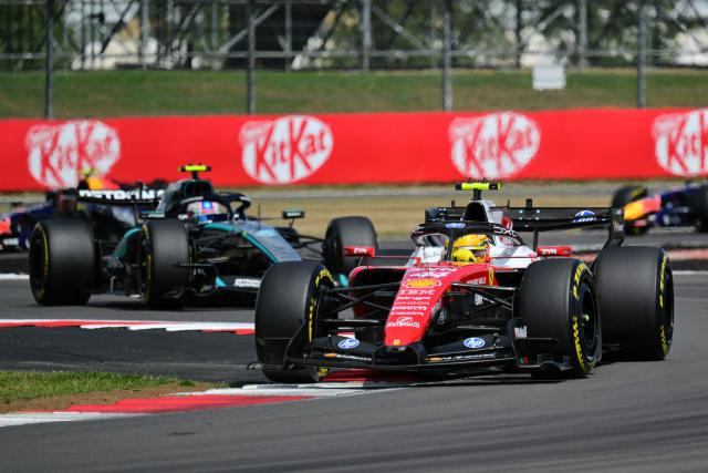 Running in second place, Ferrari's British driver Lewis Hamilton (R) leads Mercedes' Italian driver Kimi Antonelli (L) during the Formula One British Grand Prix at the Silverstone motor racing circuit in Silverstone, central England, on July 5, 2026. (Photo by Andrej ISAKOVIC / AFP) / ALTERNATIVE CROP