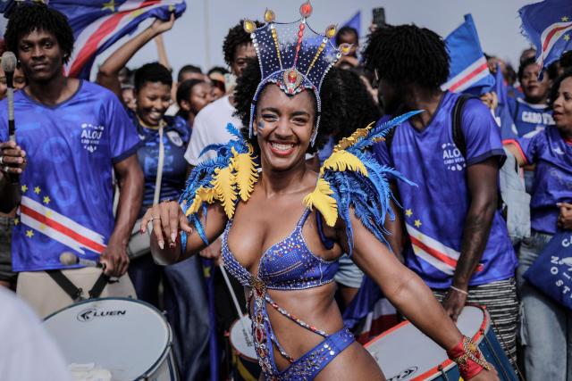 TOPSHOT - Cape Verde supporters celebrate in Praia on July 5, 2026, as the national football team returns home following its participation in the 2026 FIFA World Cup. (Photo by Jose Correia / AFP)