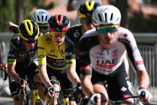 Team Visma | Lease a Bike's Danish rider Jonas Vingegaard wearing the overall leader's yellow jersey cycles in the final kilometers of the 2nd stage of the 113th edition of the Tour de France cycling race, 168,5 km between Tarragona and Barcelona in northeastern Spain, on July 5, 2026. (Photo by Anne-Christine POUJOULAT / AFP)