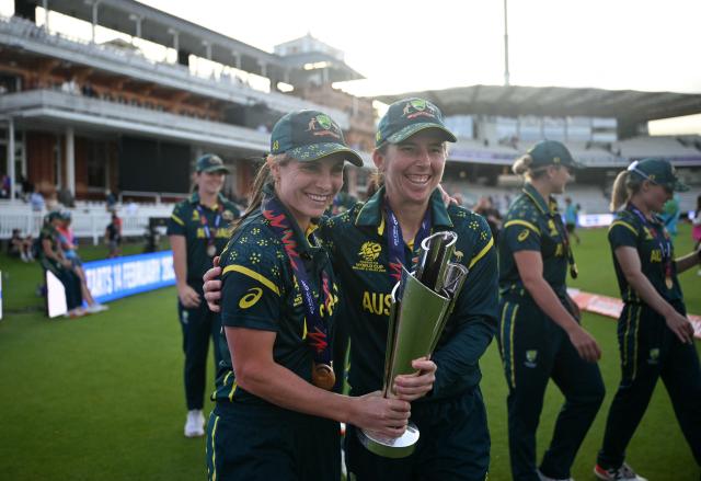 Australia's captain Sophie Molineux (centre left) with the trophy as Australia take a lap of honour after the ICC Women's T20 cricket world cup 2026 final between Australia and England, at Lord's in London on July 5, 2026. Australia thrashed England by seven wickets to win the Women's T20 World Cup final at Lord's on Sunday. Victory gave Australia a record-extending seventh Women's T20 global title as they chased down a target of 151 with 17 balls to spare. (Photo by JUSTIN TALLIS / AFP)