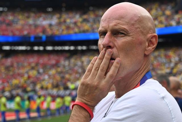 Norway's head coach Staale Solbakken gestures ahead of the 2026 World Cup round of 16 football match between Brazil and Norway at the New York/New Jersey Stadium in East Rutherford on July 5, 2026.  (Photo by Jewel SAMAD / AFP)