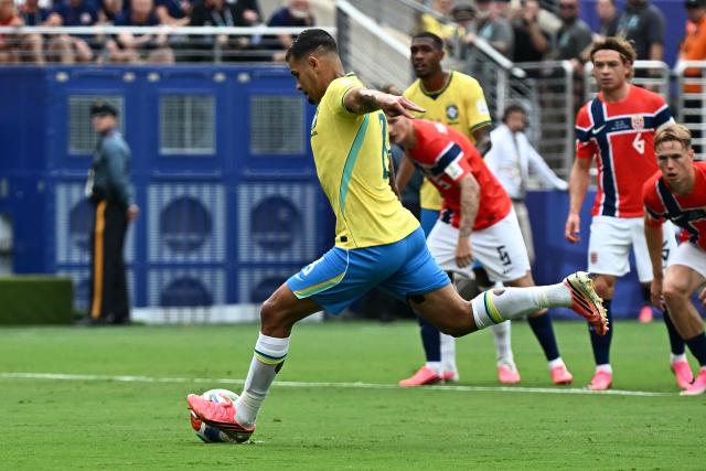 Brazil's midfielder #08 Bruno Guimaraes shoots and misses a penalty kick during the 2026 World Cup round of 16 football match between Brazil and Norway at the New York/New Jersey Stadium in East Rutherford on July 5, 2026.  (Photo by Jewel SAMAD / AFP)