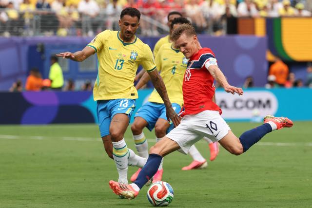 Norway's midfielder #10 Martin Odegaard kicks the ball past Brazil's defender #13 Danilo during the 2026 World Cup round of 16 football match between Brazil and Norway at the New York/New Jersey Stadium in East Rutherford on July 5, 2026.  (Photo by Odd ANDERSEN / AFP)