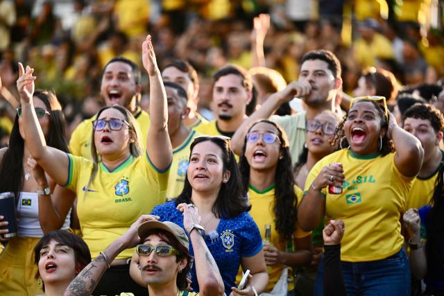 Brazilian fans react as they watch the live broadcast of the 2026 FIFA World Cup Round of 16 football match between Brazil and Norway on a street in Brasilia, on July 5, 2026. (Photo by Evaristo Sa / AFP)