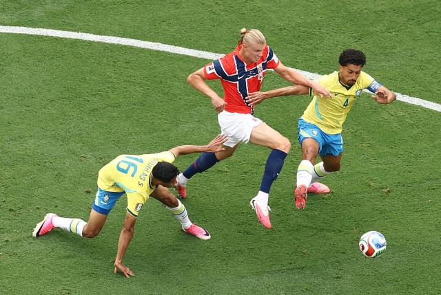Brazil's defender #16 Douglas Santos, Norway's forward #09 Erling Braut Haaland and Brazil's defender #04 Marquinhos fight for the ball during the 2026 World Cup round of 16 football match between Brazil and Norway at the New York/New Jersey Stadium in East Rutherford on July 5, 2026.  (Photo by CHARLY TRIBALLEAU / AFP)