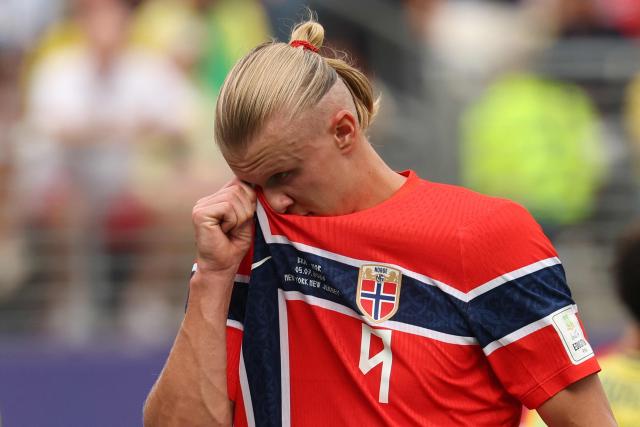 Norway's forward #09 Erling Braut Haaland reacts during the 2026 World Cup round of 16 football match between Brazil and Norway at the New York/New Jersey Stadium in East Rutherford on July 5, 2026.  (Photo by Odd ANDERSEN / AFP)