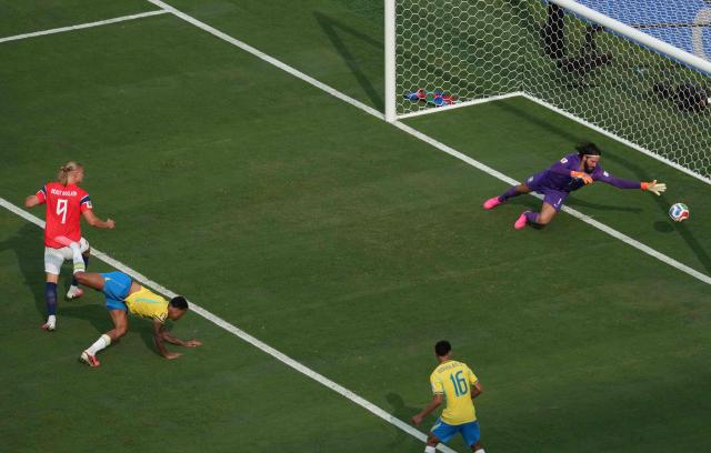 Norway's forward #09 Erling Braut Haaland heads the ball and scores his team's first goal during the 2026 World Cup round of 16 football match between Brazil and Norway at the New York/New Jersey Stadium in East Rutherford on July 5, 2026.  (Photo by TIMOTHY A. CLARY / AFP)