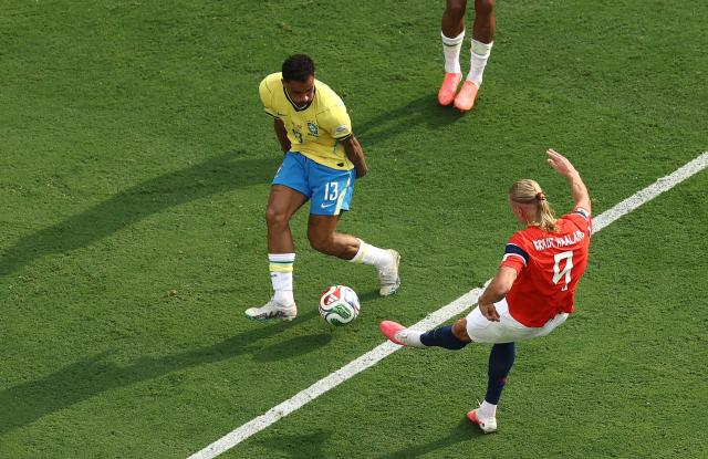 Norway's forward #09 Erling Braut Haaland shoots and scores his team's second goal during the 2026 World Cup round of 16 football match between Brazil and Norway at the New York/New Jersey Stadium in East Rutherford on July 5, 2026.  (Photo by CHARLY TRIBALLEAU / AFP)