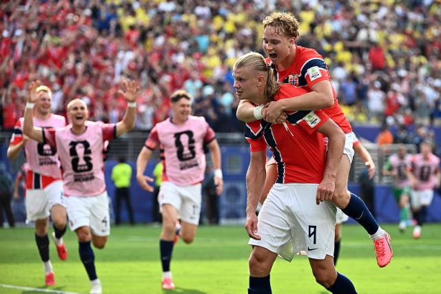 Norway's forward #09 Erling Braut Haaland (L) celebrates scoring his team's second goal with teammate midfielder #21 Andreas Schjelderup during the 2026 World Cup round of 16 football match between Brazil and Norway at the New York/New Jersey Stadium in East Rutherford on July 5, 2026.  (Photo by Jewel SAMAD / AFP)