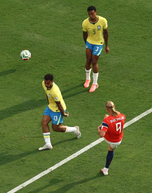 Norway's forward #09 Erling Braut Haaland shoots and scores his team's second goal during the 2026 World Cup round of 16 football match between Brazil and Norway at the New York/New Jersey Stadium in East Rutherford on July 5, 2026.  (Photo by CHARLY TRIBALLEAU / AFP)
