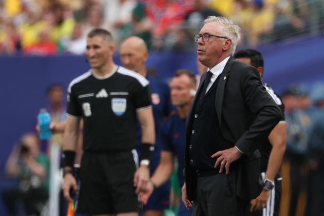 Brazil's Italian head coach Carlo Ancelotti reacts on the touchline during the 2026 World Cup round of 16 football match between Brazil and Norway at the New York/New Jersey Stadium in East Rutherford on July 5, 2026.  (Photo by Odd ANDERSEN / AFP)