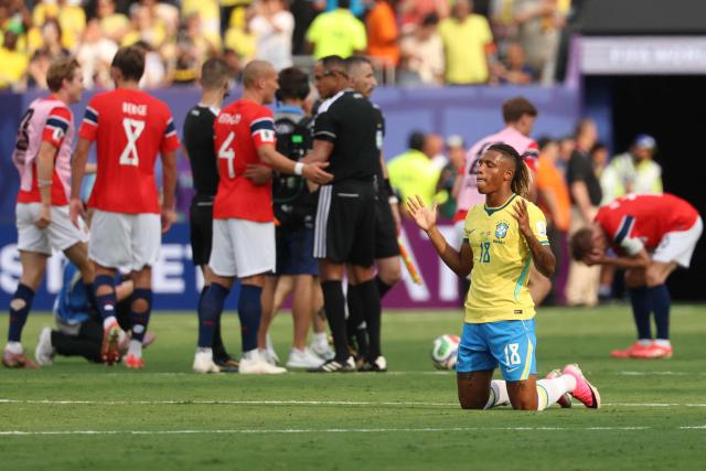 Brazil's midfielder #18 Danilo Santos reacts after losing the 2026 World Cup round of 16 football match between Brazil and Norway at the New York/New Jersey Stadium in East Rutherford on July 5, 2026.  (Photo by Odd ANDERSEN / AFP)