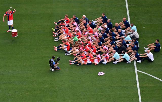 Norway's forward #09 Erling Braut Haaland and his teammates celebrate with the traditional rowing gesture after winning the 2026 World Cup round of 16 football match between Brazil and Norway at the New York/New Jersey Stadium in East Rutherford on July 5, 2026.  (Photo by Jewel SAMAD / AFP)