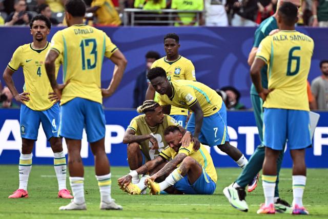 Brazil's forward #10 Neymar reacts after losing the 2026 World Cup round of 16 football match between Brazil and Norway at the New York/New Jersey Stadium in East Rutherford on July 5, 2026.  (Photo by Jewel SAMAD / AFP)