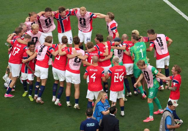 Norway's players celebrate after winning the 2026 World Cup round of 16 football match between Brazil and Norway at the New York/New Jersey Stadium in East Rutherford on July 5, 2026.  (Photo by TIMOTHY A. CLARY / AFP)
