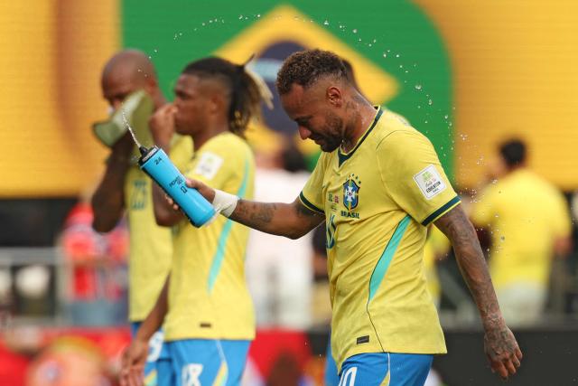 Brazil's forward #10 Neymar reacts after losing the 2026 World Cup round of 16 football match between Brazil and Norway at the New York/New Jersey Stadium in East Rutherford on July 5, 2026.  (Photo by Odd ANDERSEN / AFP)