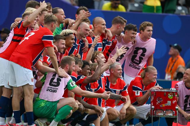 Norway's players celebrate after the 2026 World Cup round of 16 football match between Brazil and Norway at the New York/New Jersey Stadium in East Rutherford on July 5, 2026.  (Photo by Pedro UGARTE / AFP)
