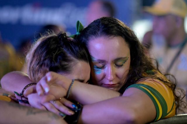 Brazilian fans react after watching the 2026 FIFA World Cup Round of 16 football match between Brazil and Norway during the Alzirao festival in the Tijuca neighborhood, North Zone of Rio de Janeiro, Brazil, on July 5, 2026. (Photo by TERCIO TEIXEIRA / AFP)