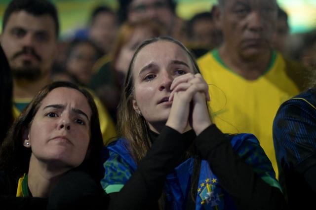 Brazilian fans react as they watch the 2026 FIFA World Cup Round of 16 football match between Brazil and Norway during the Alzirao festival in the Tijuca neighborhood, North Zone of Rio de Janeiro, Brazil, on July 5, 2026. (Photo by TERCIO TEIXEIRA / AFP)