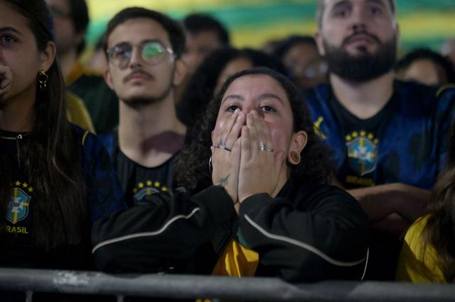 Brazilian fans react as they watch the 2026 FIFA World Cup Round of 16 football match between Brazil and Norway during the Alzirao festival in the Tijuca neighborhood, North Zone of Rio de Janeiro, Brazil, on July 5, 2026. (Photo by TERCIO TEIXEIRA / AFP)